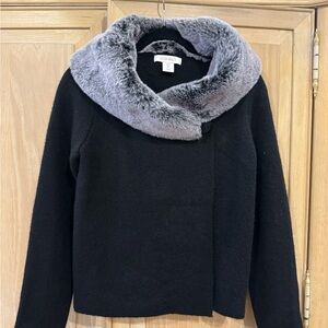 Ellen Tracy Elegant Black Sweater with Soft Gray Collar